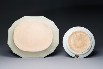 Un plat armori&eacute; et une assiette aux armes de De Heere pour le march&eacute; hollandais en porcelaine de Chine, Qianlong
