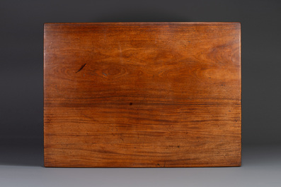 Een grote rechthoekige Chinese huanghuali houten tafel, 19/20e eeuw
