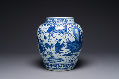 Een Chinese blauw-witte pot met 'Ba Xian Zhu Shou 八仙祝壽', Wanli merk en mogelijk periode