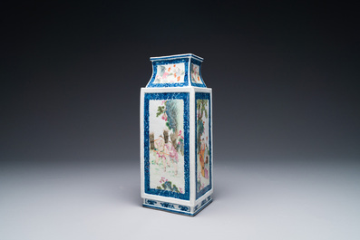 Een zeldzame Chinese ruitvormige Canton famille rose 'visser, houthakker, boer en geleerde 漁樵耕讀圖' vaas, Qianlong