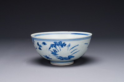 A Chinese blue and white 'Hatcher cargo' bowl with floral design, Transitional period
