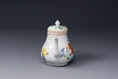Une soupi&egrave;re couverte sur son support en porcelaine de Chine famille rose &agrave; d&eacute;cor mandarin et une th&eacute;i&egrave;re couverte, Qianlong