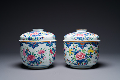 A pair of large Chinese famille rose jars and covers with floral design, Qianlong