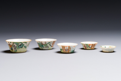 Een zeldzame set van tien Chinese famille rose kommen in oplopend formaat met erotisch decor, Daoguang merk en periode