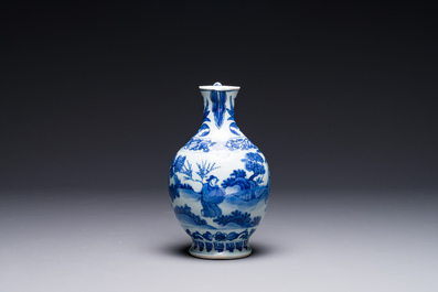 Verseuse en porcelaine de Chine en bleu et blanc &agrave; d&eacute;cor de figures dans un paysage, &eacute;poque Transition