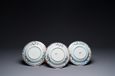 Drie Chinese verte-Imari 'Stanislaw' borden en vijf famille rose borden,  Kangxi/Yongzheng