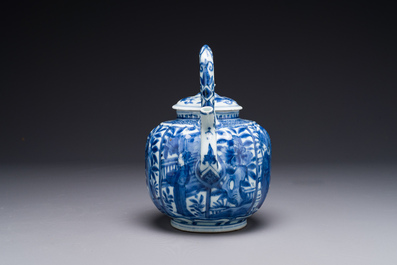 Verseuse &agrave; vin couverte en porcelaine de Chine en bleu et blanc &agrave; d&eacute;cor figuratif, Wanli