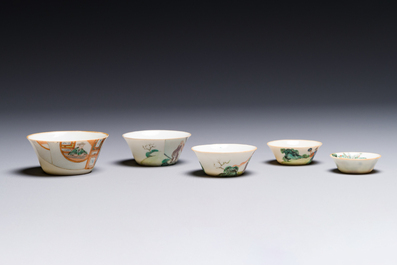Een zeldzame set van tien Chinese famille rose kommen in oplopend formaat met erotisch decor, Daoguang merk en periode