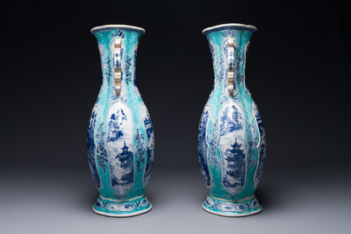Paire de vases en porcelaine de Chine en bleu et blanc sur fond turquoise &agrave; d&eacute;cor de Pagode Whampoa et Rivi&egrave;re des Perles, Qianlong