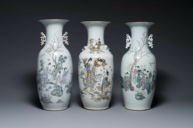 Cinq vases en porcelaine de Chine famille rose &agrave; d&eacute;cor figuratif, 19/20&egrave;me