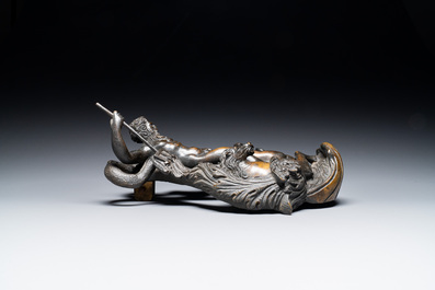 Grand heurtoir de porte en bronze &agrave; d&eacute;cor de Neptune et deux chevaux ail&eacute;s, Venise, 19&egrave;me