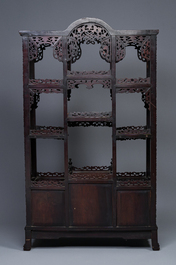&Eacute;tag&egrave;re sculpt&eacute;e en bois hongmu, Chine, Canton, 19&egrave;me
