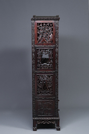 &Eacute;tag&egrave;re sculpt&eacute;e en bois hongmu, Chine, Canton, 19&egrave;me