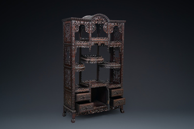 &Eacute;tag&egrave;re sculpt&eacute;e en bois hongmu, Chine, Canton, 19&egrave;me