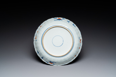 A Chinese verte-Imari dish with floral decor, Kangxi