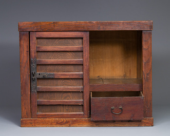 A Japanese wooden tansu 箪笥 chest, 19/20th C.