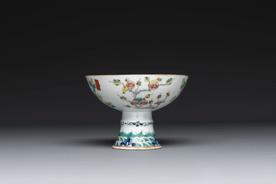 Une collection vari&eacute;e de huit pi&egrave;ces en porcelaine de Chine famille rose, 18/19&egrave;me