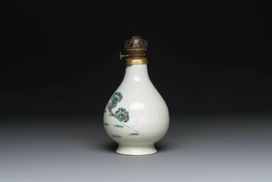 Une collection vari&eacute;e de huit pi&egrave;ces en porcelaine de Chine famille rose, 18/19&egrave;me