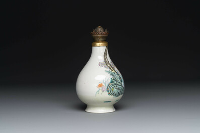 Une collection vari&eacute;e de huit pi&egrave;ces en porcelaine de Chine famille rose, 18/19&egrave;me