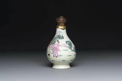 Une collection vari&eacute;e de huit pi&egrave;ces en porcelaine de Chine famille rose, 18/19&egrave;me