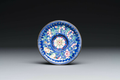 Collection vari&eacute;e de sept pi&egrave;ces en porcelaine de Chine et &eacute;maux de Canton, Kangxi et post&eacute;rieur