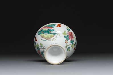 Une collection vari&eacute;e de huit pi&egrave;ces en porcelaine de Chine famille rose, 18/19&egrave;me