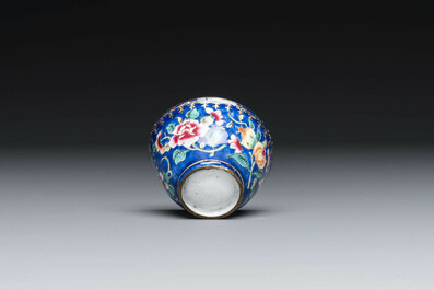 Collection vari&eacute;e de sept pi&egrave;ces en porcelaine de Chine et &eacute;maux de Canton, Kangxi et post&eacute;rieur