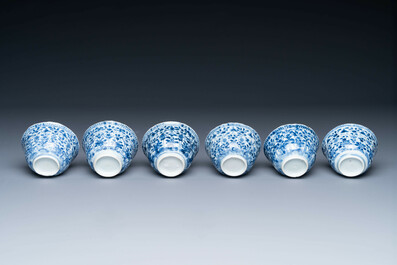 Collection vari&eacute;e de 18 pi&egrave;ces en porcelaine de Chine en bleu et blanc et famille rose, Kangxi/Yongzheng