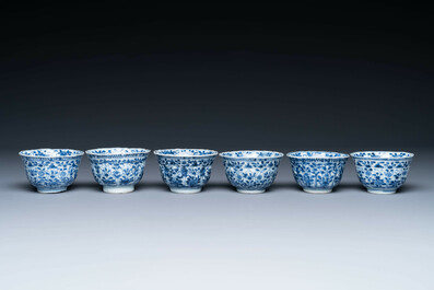 Collection vari&eacute;e de 18 pi&egrave;ces en porcelaine de Chine en bleu et blanc et famille rose, Kangxi/Yongzheng