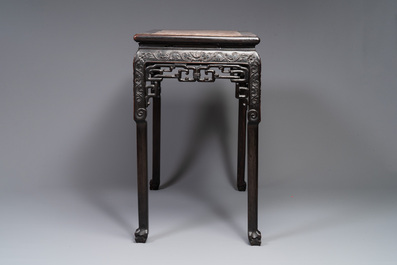 Table en bois sculpt&eacute; &agrave; plateau en marbre rose, Chine, 19&egrave;me (Lindsay Burns, 4/8/20)