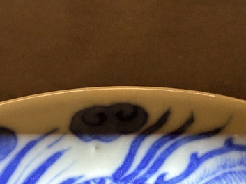 Een Chinees blauw-wit 'Bleu de Hue' bord met feniksen voor Đặng Huy Trứ (1825 - 1874), Đặng Huy Trứ merk en cirkelvormige inscriptie, gedat. 1868