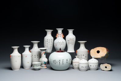 Collection vari&eacute;e de 15 pi&egrave;ces en porcelaine de Chine qianjiang cai, famille rose et verte, 19/20&egrave;me