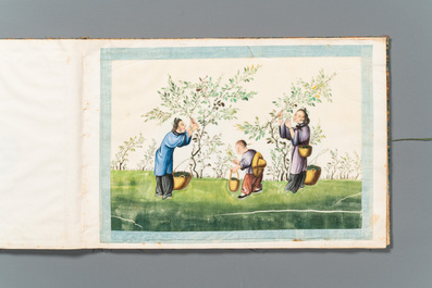 Een zeldzaam album met Chinese rijstpapier schilderingen van 'Hong' zichten, figuren en schepen, Canton, Foekhing New Street No. 1, 19/20e eeuw