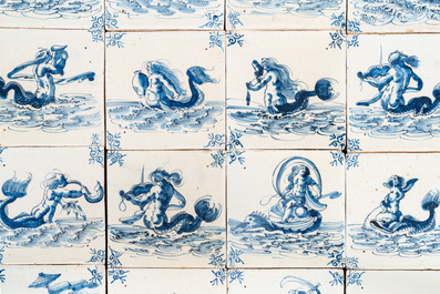 Superbe ensemble de 25 carreaux en fa&iuml;ence de Delft en bleu et blanc &agrave; d&eacute;cor de monstres marins, Harlingen, la Frise, 17&egrave;me