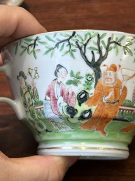 Een paar Chinese Canton famille rose koppen en schotels, 19e eeuw