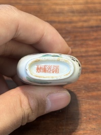 Drie diverse Chinese famille rose snuifflessen, Daoguang merk en periode