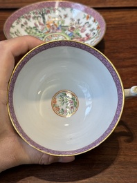 Een paar Chinese Canton famille rose koppen en schotels, 19e eeuw