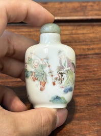 Drie diverse Chinese famille rose snuifflessen, Daoguang merk en periode