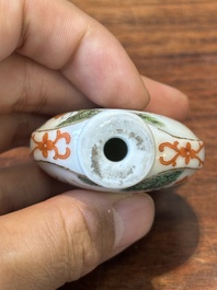 Drie Chinese famille rose snuifflessen, Qianlong merk, 19e eeuw