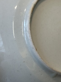 Een paar Chinese Canton famille rose koppen en schotels, 19e eeuw