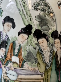 A Chinese famille rose vase, Yu Zhao 余钊 signed, 19/20th C.