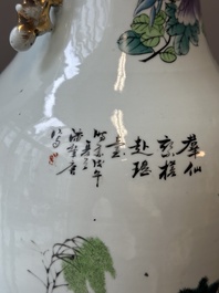 Vase en porcelaine de Chine famille rose, sign&eacute; Pan Zhaotang 潘肇唐, dat&eacute; 1918