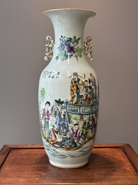 Vase en porcelaine de Chine famille rose, sign&eacute; Pan Zhaotang 潘肇唐, dat&eacute; 1918
