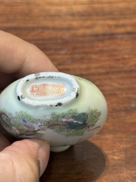 Drie diverse Chinese famille rose snuifflessen, Daoguang merk en periode
