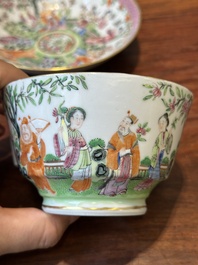 Een paar Chinese Canton famille rose koppen en schotels, 19e eeuw
