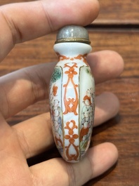 Drie Chinese famille rose snuifflessen, Qianlong merk, 19e eeuw