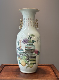 Vase en porcelaine de Chine famille rose, sign&eacute; Pan Zhaotang 潘肇唐, dat&eacute; 1918