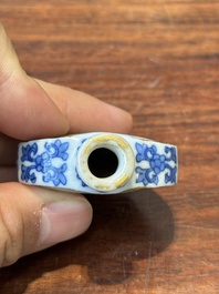 Drie Chinese famille rose snuifflessen, Qianlong merk, 19e eeuw