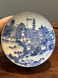 Een Chinese blauw-witte 'Bleu de Hue' tazza en een kom voor de Vietnamese markt, Shun Li Kun Ji 順利坤記 and Jin Yu Feng Ji 金玉鋒記 merk, 19e eeuw
