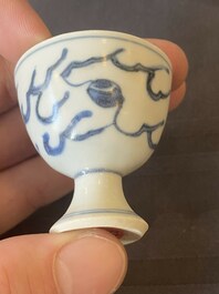 Vijf Chinese blauw-witte stem cups uit het Hatcher scheepswrak, Transitie periode
